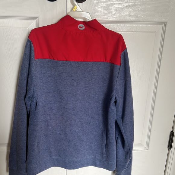 Pull over shirt ir light jacket.  Light wear.  Youth xl - Picture 2 of 3